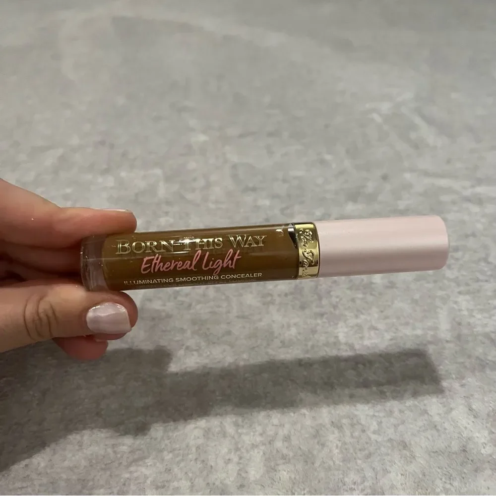 Too Faced Born This Way Ethereal Light Concealer - Hot Cocoa